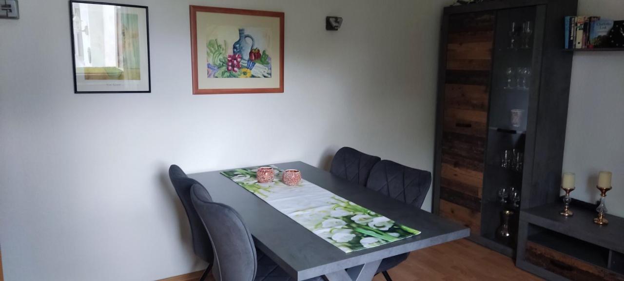 Schoene 3 Zi. Ferienwohnung Vor Den Toren Frankfurt Dreieich Bagian luar foto